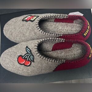 Esegi Brand Organic Mongolian Wool Handcrafted Non Slip Rubber Sole Slip On Shoe